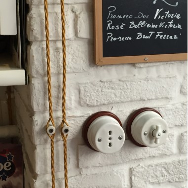 Presa 10/16A 2P+T Bipasso in porcellana