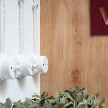 Drehschalter/Wechselschalter aus weißem Porzellan