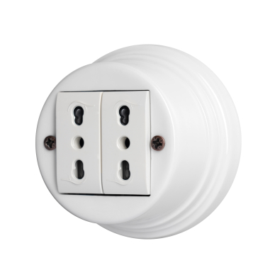Doble toma italiana 10/16A 2P+T en porcelana blanca