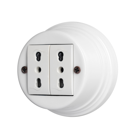 Doble toma italiana 10/16A 2P+T en porcelana blanca