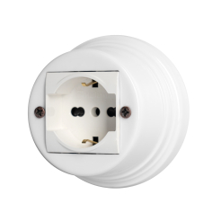 Interruptores y enchufes vintage en porcelana blanca