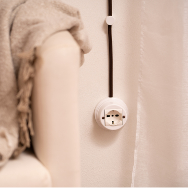 Prise en porcelaine blanche - éclairage vintage