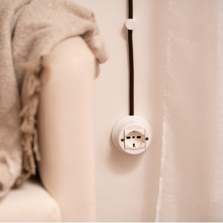 Prise française en porcelaine blanche - éclairage vintage