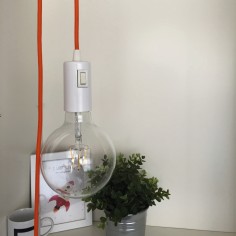 Portalámparas cilíndrico de metal blanco con interruptor 2