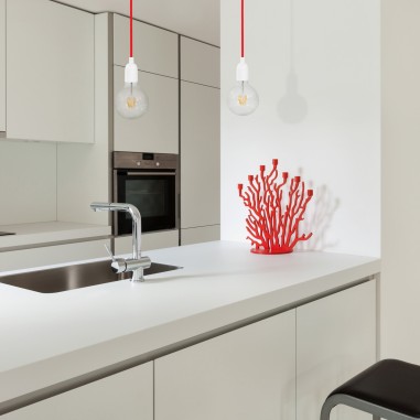 Rundes, farbiges textilummanteltes Elektrokabel in Rot