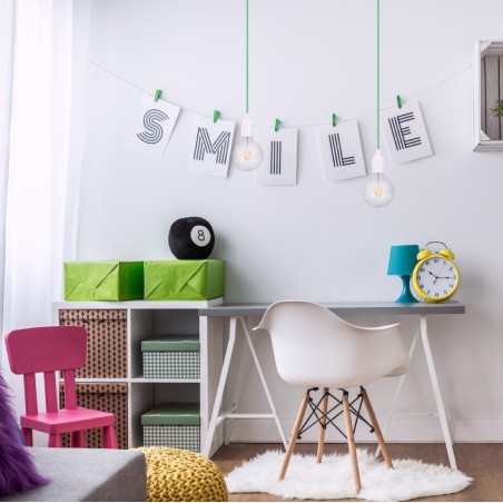 Rundes, farbiges textilummanteltes Elektrokabel in Kiwi