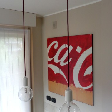 Cable eléctrico redondo recubierto de tela de color burdeos