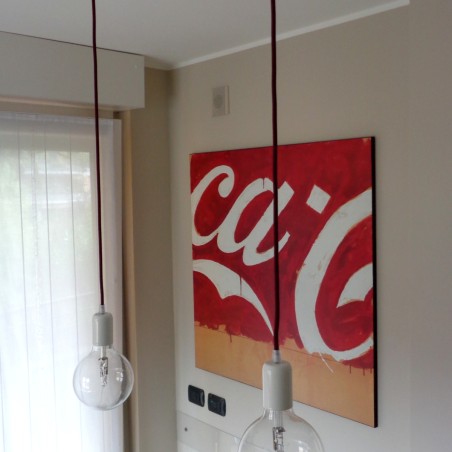 Cable eléctrico redondo recubierto de tela de color burdeos