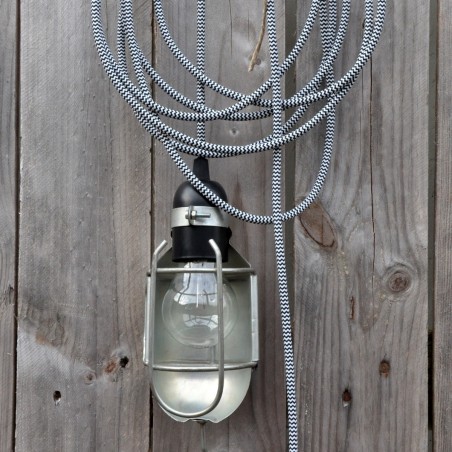 Rundes, farbiges textilummanteltes Elektrokabel im Zickzack-Muster in Weiß und Schwarz